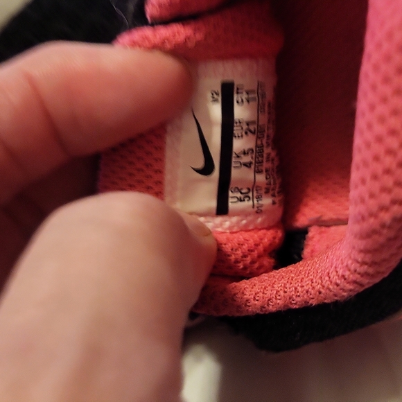Toddler pink Nikes 5c - Picture 4 of 5